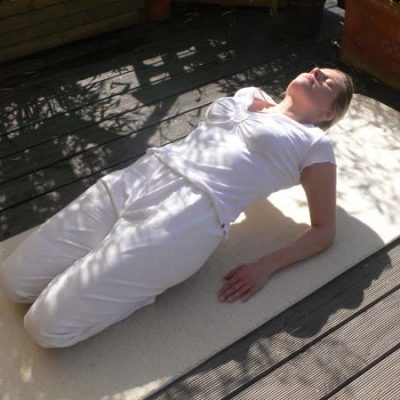 2) Übung für den Magen- und den Milz/Pankreasmeridian